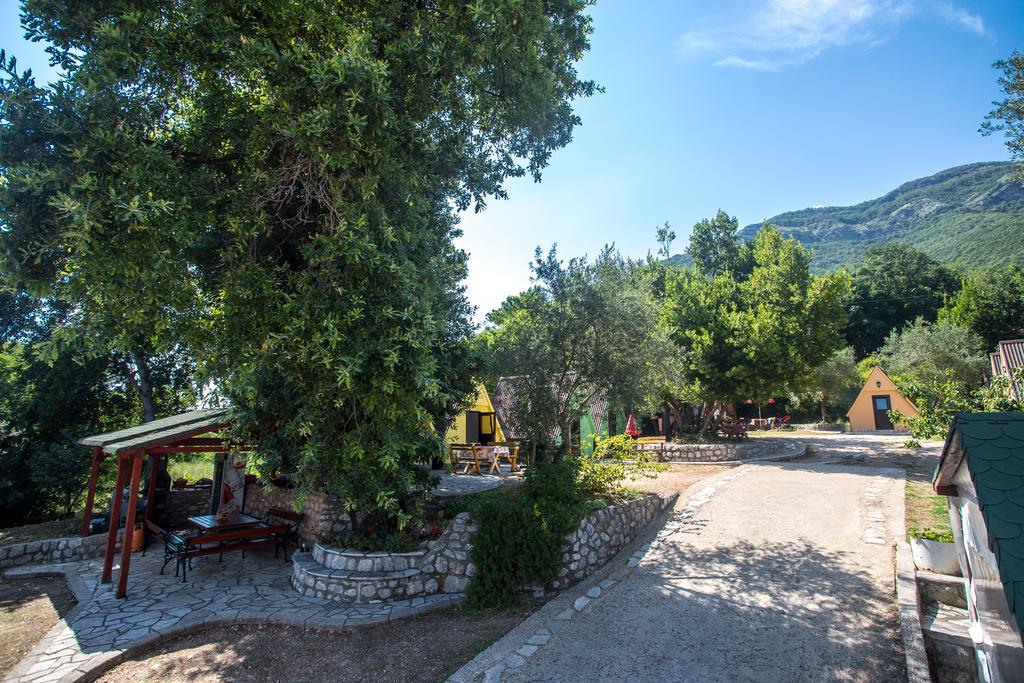 Apartments And Bungalows Mimoza Baosici Херцег Нови Екстериор снимка