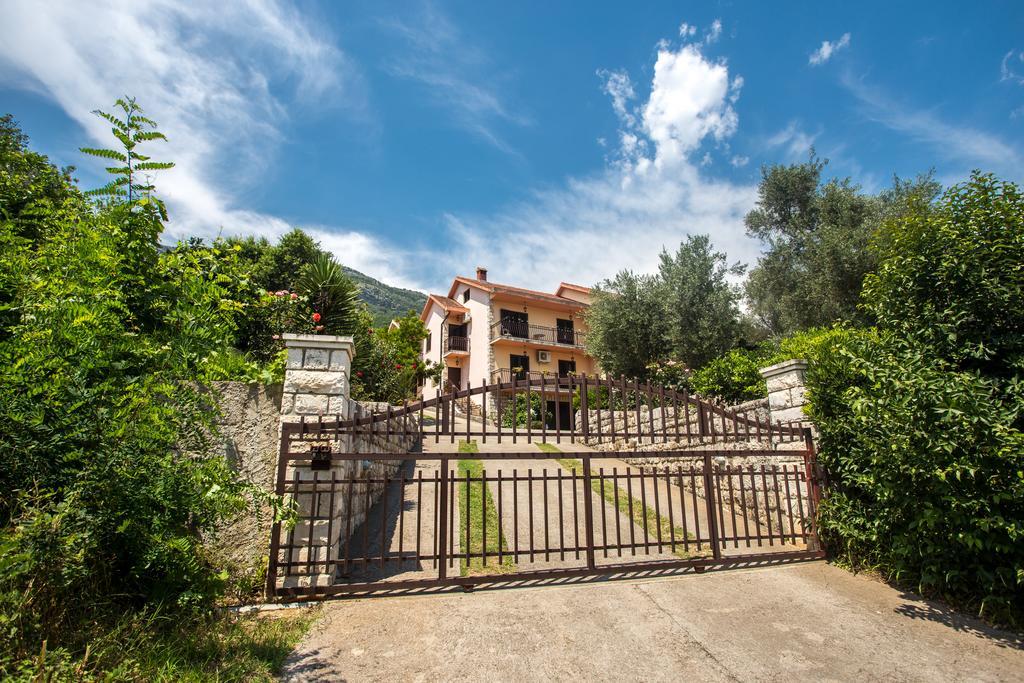 Apartments And Bungalows Mimoza Baosici Херцег Нови Екстериор снимка