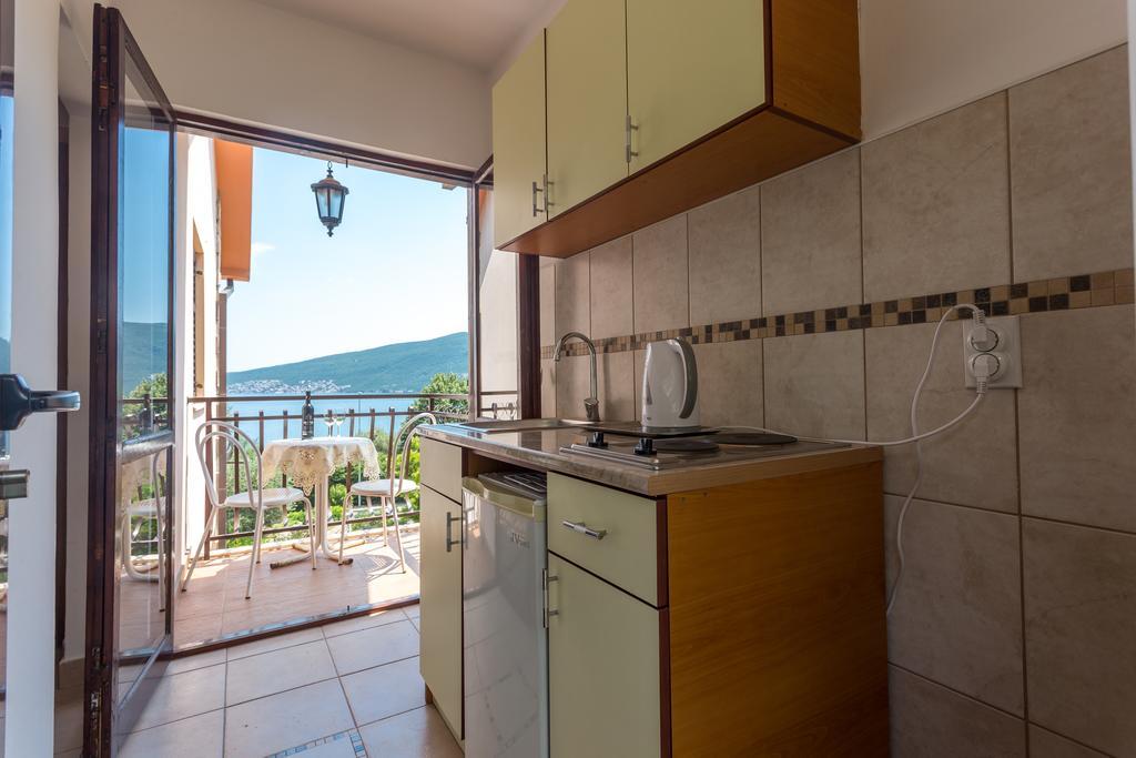 Apartments And Bungalows Mimoza Baosici Херцег Нови Екстериор снимка