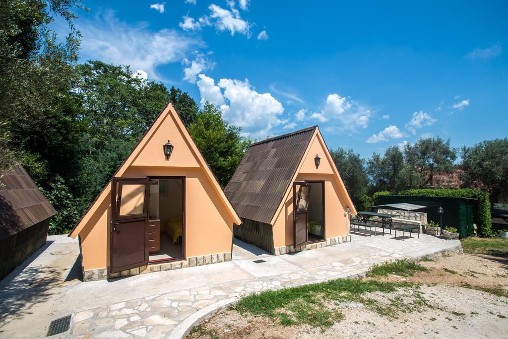 Apartments And Bungalows Mimoza Baosici Херцег Нови Екстериор снимка